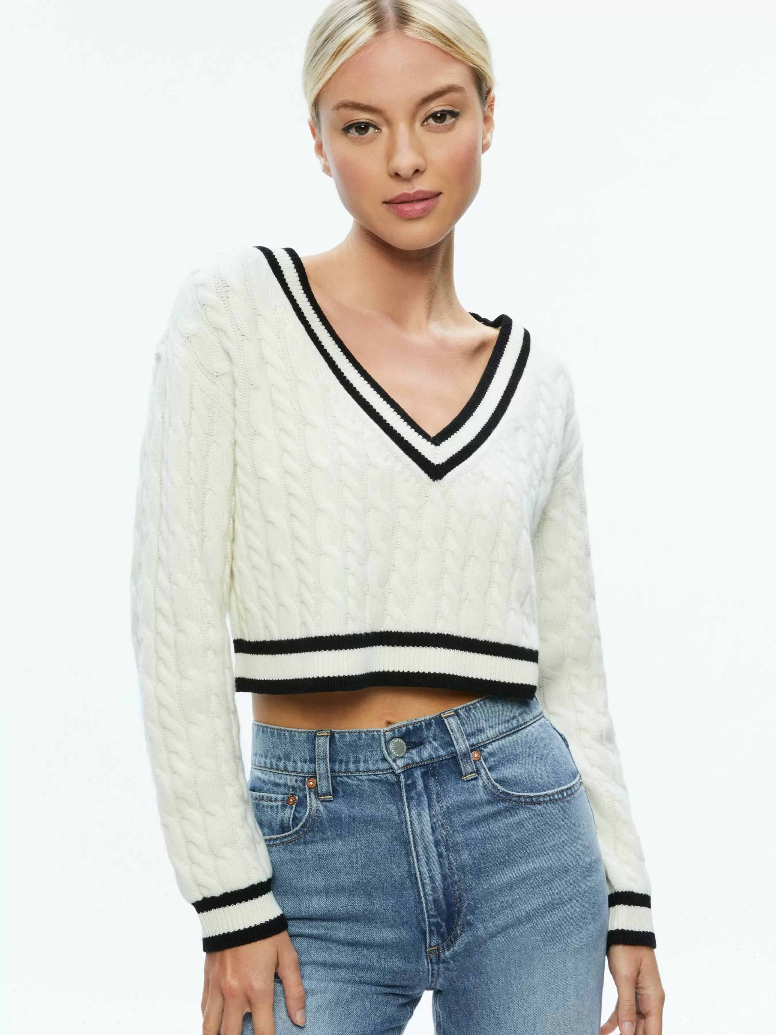 Alice and Olivia AYDEN CROPPED V-NECK PULLOVER