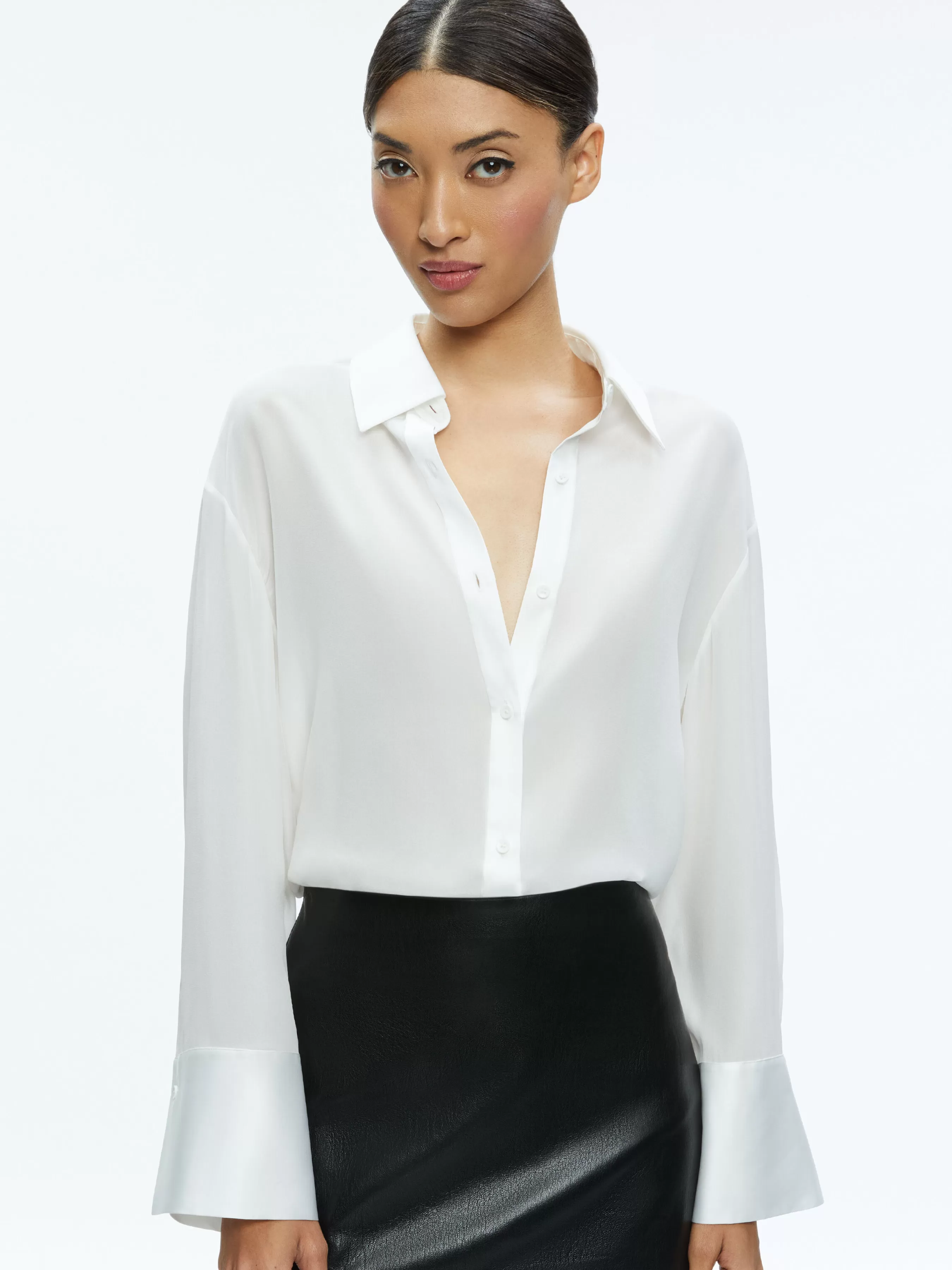 Alice and Olivia FINELY OPEN BACK BUTTON DOWN